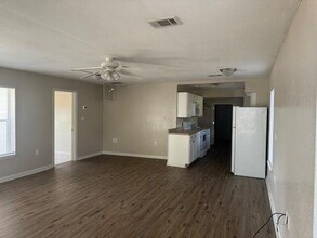 1028 Brett St N in Crestview, FL - Foto de edificio - Building Photo