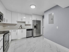 2101 S Ocean Dr, Unit 401 in Hollywood, FL - Building Photo - Building Photo