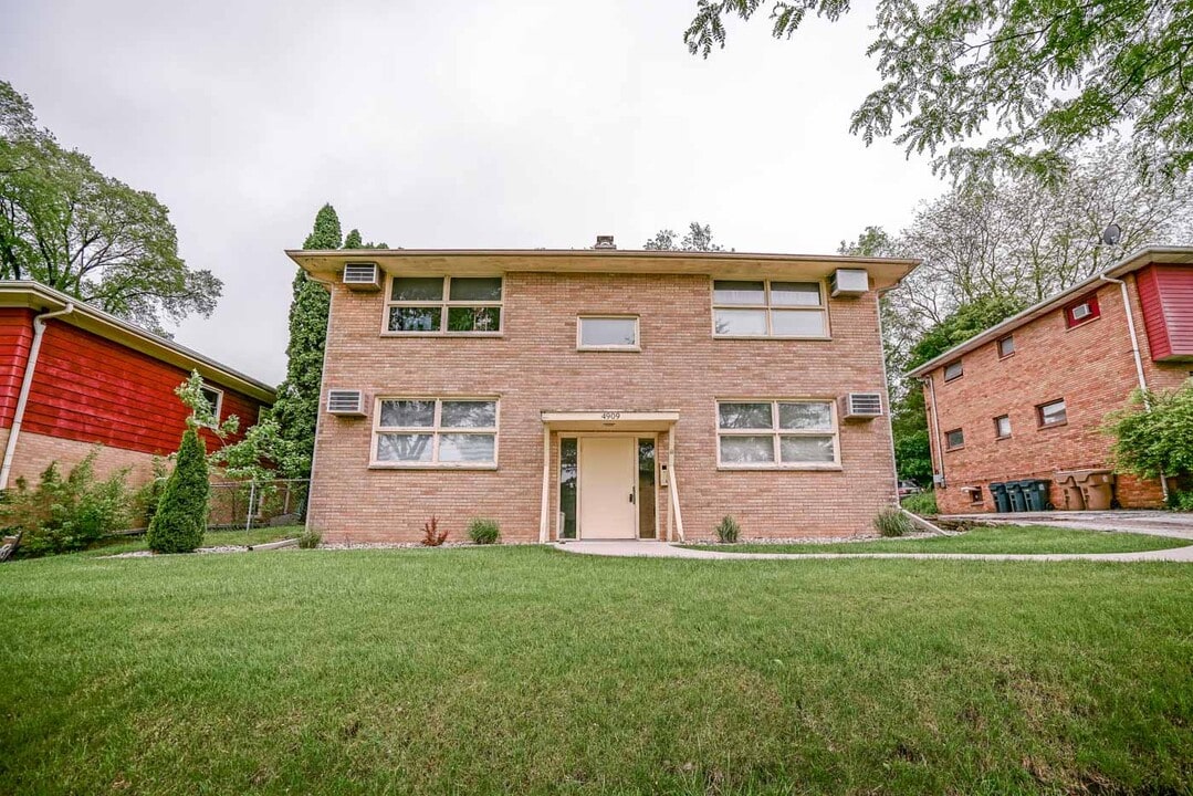 4909 Ascot Ln, Unit #R2 in Madison, WI - Foto de edificio
