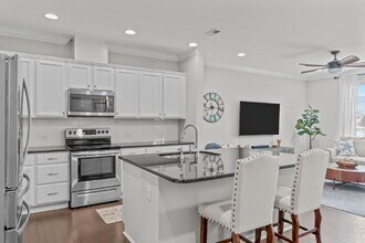 1143 Little Gem Ln in Apex, NC - Foto de edificio - Building Photo