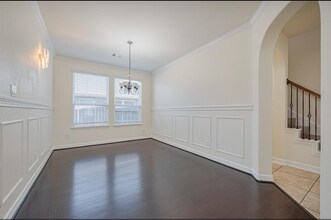 2011 Fern River Ct in Richmond, TX - Foto de edificio - Building Photo