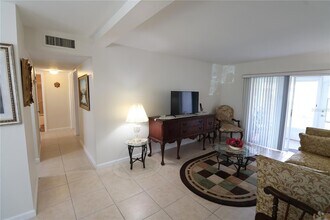 1807 Restful Dr, Unit N4 in Bradenton, FL - Foto de edificio - Building Photo