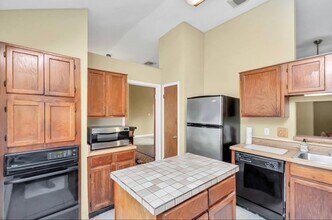 15938 Mission Village Dr in Houston, TX - Foto de edificio - Building Photo