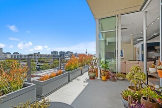 4080 Glencoe Ave, Unit 420 in Marina Del Rey, CA - Foto de edificio - Building Photo
