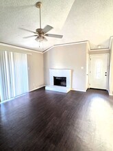 11515 Meadow Pines Ct in Stafford, TX - Foto de edificio - Building Photo