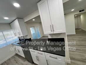 1405 E Vegas Valley Dr in Las Vegas, NV - Building Photo - Building Photo