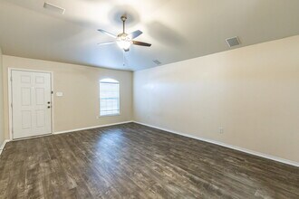 1905 99th Pl in Lubbock, TX - Building Photo - Building Photo