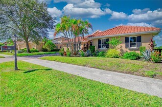 110 Portofino Dr in Venice, FL - Building Photo - Building Photo