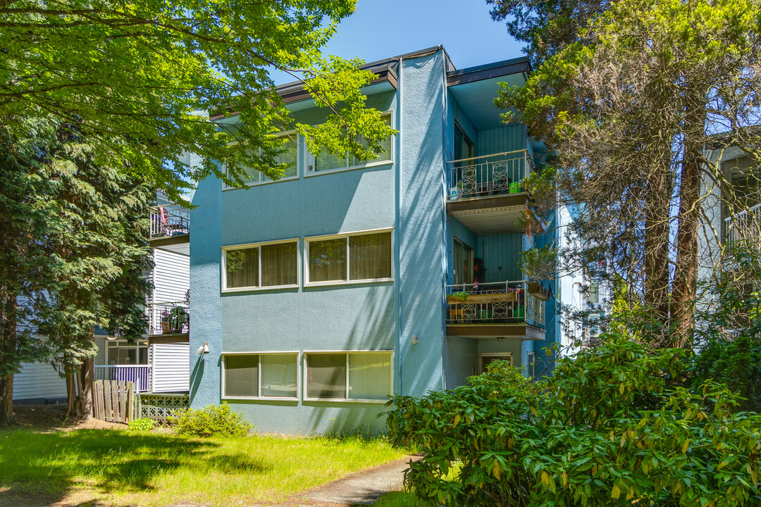 8626 Fremlin St in Vancouver, BC - Building Photo