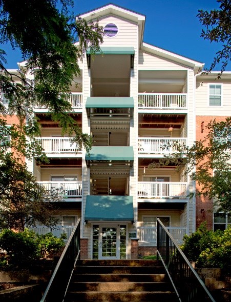 Courthouse Crossings Apartments in Arlington, VA - Building Photo