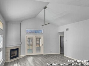 13211 Huntsman Rd in San Antonio, TX - Building Photo - Building Photo