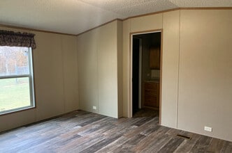 311 NE Burgess St in Topeka, KS - Building Photo - Building Photo