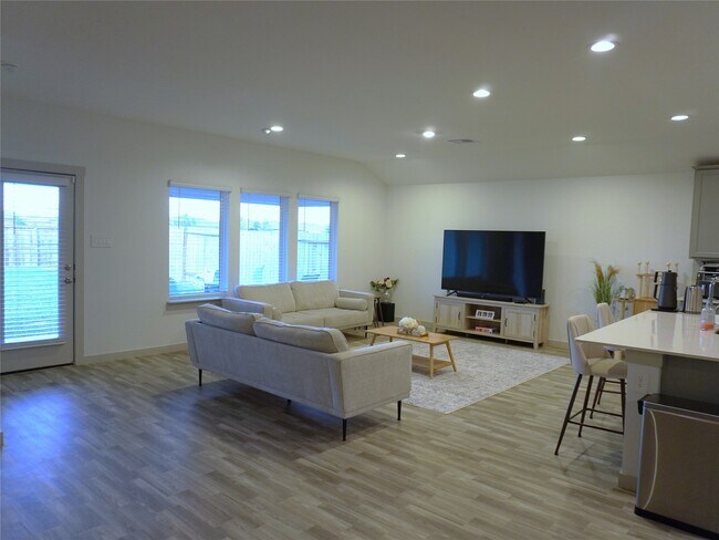 6823 Dell Vista Drive in Rosenberg, TX - Building Photo - Building Photo