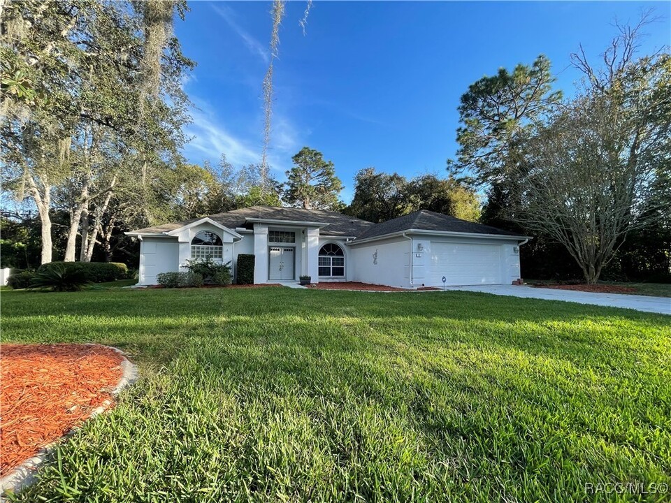 37 Linder Cir in Homosassa, FL - Building Photo