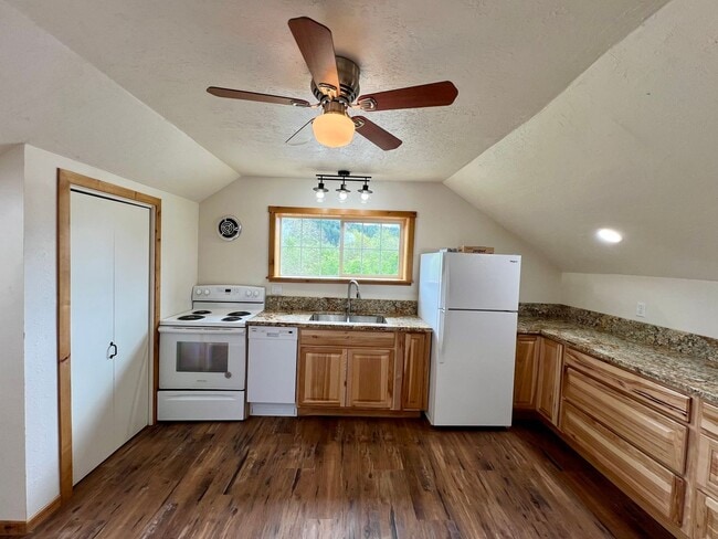 52471 Reedsford Rd in Myrtle Point, OR - Building Photo - Building Photo