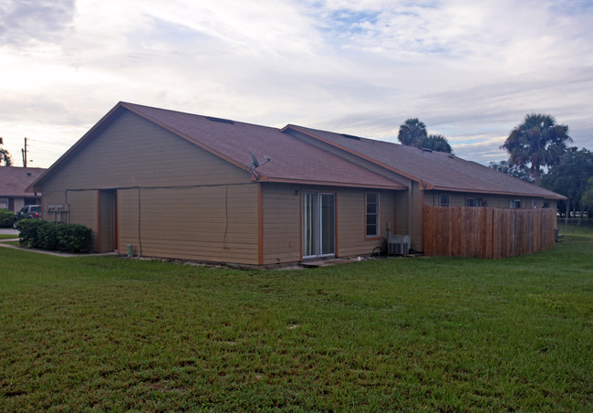 Sandalwood Village in Oviedo, FL - Building Photo - Building Photo