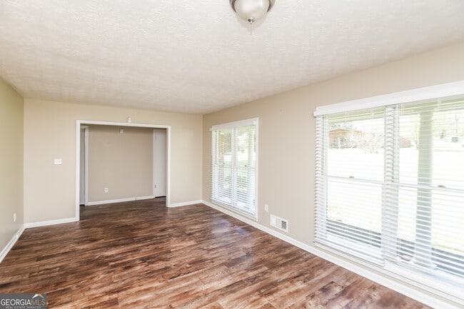 2774 Whisper Ct in Douglasville, GA - Foto de edificio - Building Photo