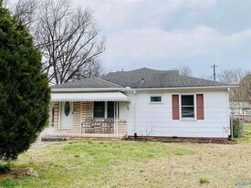 1204 19th Ave SE in Decatur, AL - Building Photo