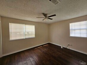 5604 Scotland Terrace in Pensacola, FL - Building Photo - Building Photo