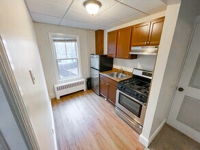 206 E Main St in Port Jefferson, NY - Building Photo - Building Photo