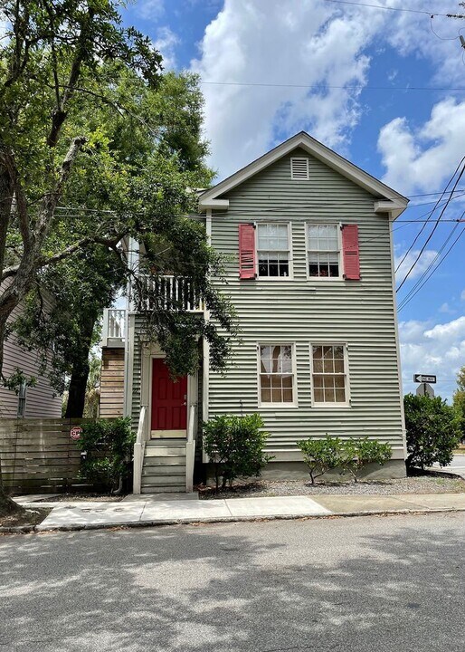 22 Cooper St in Charleston, SC - Foto de edificio