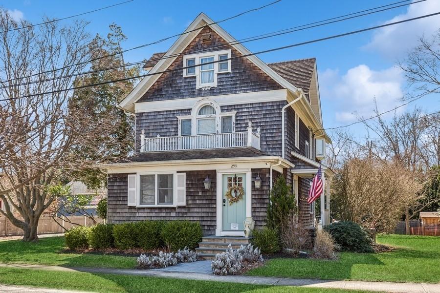 295 Beckwith Ave in Southold, NY - Building Photo