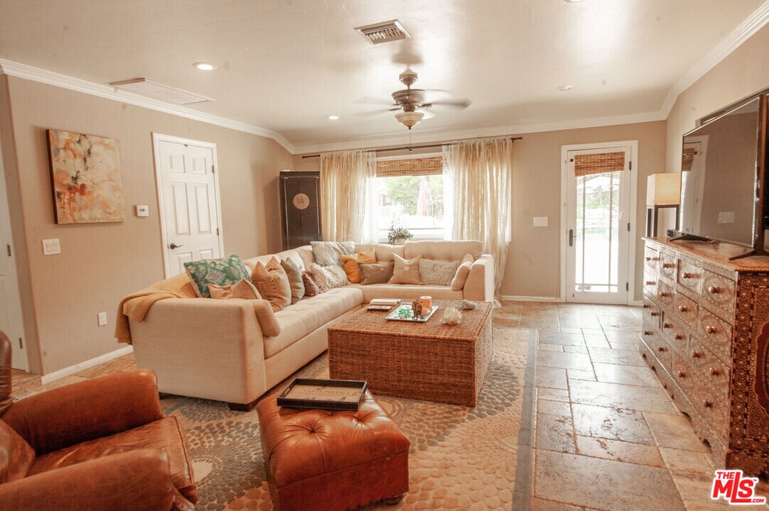 24748 Long Valley Rd in Hidden Hills, CA - Building Photo