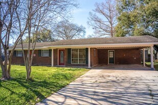 213 Birch Dr in Lafayette, LA - Building Photo