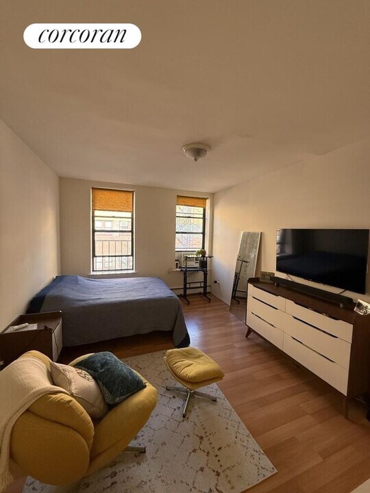 524 W 50th St in New York, NY - Building Photo