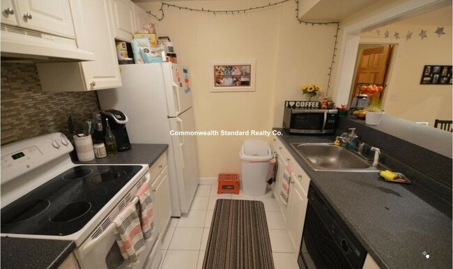 94 Pleasant St in Brookline, MA - Building Photo - Building Photo