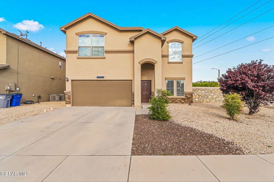 3144 Hidden Creek Dr in El Paso, TX - Building Photo
