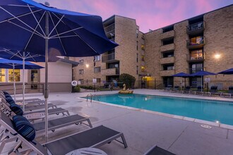 Lakeview Towers at Belmar in Lakewood, CO - Building Photo - Building Photo