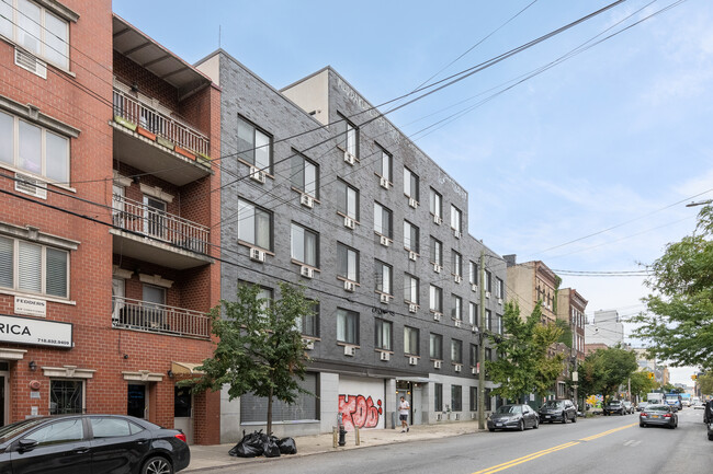 924  Metropolitan Avenue in Brooklyn, NY - Building Photo - Building Photo