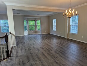 2613 Eastbourne Dr in Leesylvania, VA - Building Photo - Building Photo