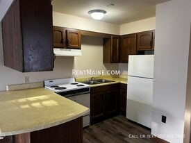 47 Sanford St in Bangor, ME - Building Photo