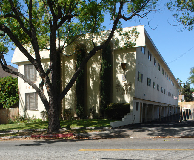 1425 Los Robles Ave in Pasadena, CA - Foto de edificio - Building Photo