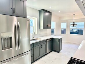 7360 Hesperia Ave in Los Angeles, CA - Building Photo - Building Photo