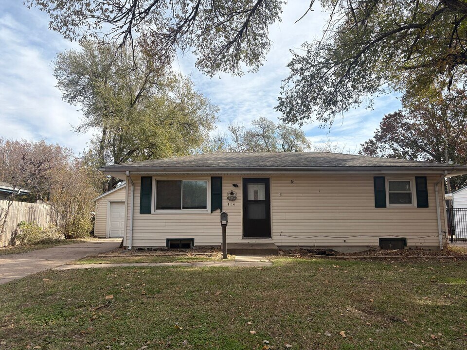 414 S Mt Carmel St in Wichita, KS - Building Photo