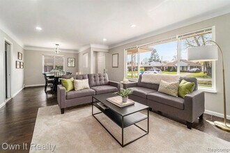 5972 McMillan St in Dearborn Heights, MI - Foto de edificio - Building Photo