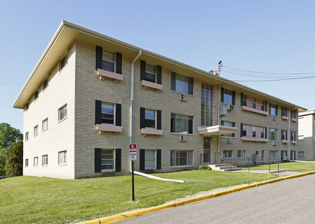 Mast Apartments in St. Paul, MN - Building Photo