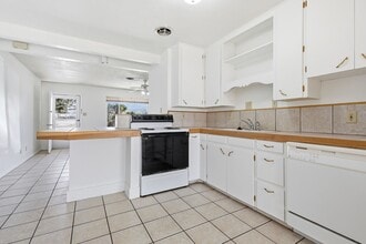 Adorable 2 bedroom 1 bath apartment! in Alamogordo, NM - Building Photo - Building Photo