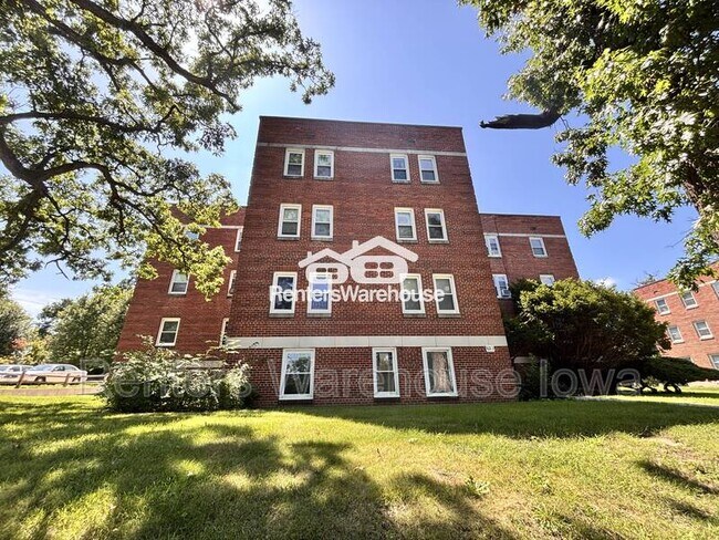 4200 Grand Ave in Des Moines, IA - Building Photo - Building Photo