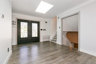 22 Olive St in Lake Success, NY - Building Photo - Building Photo