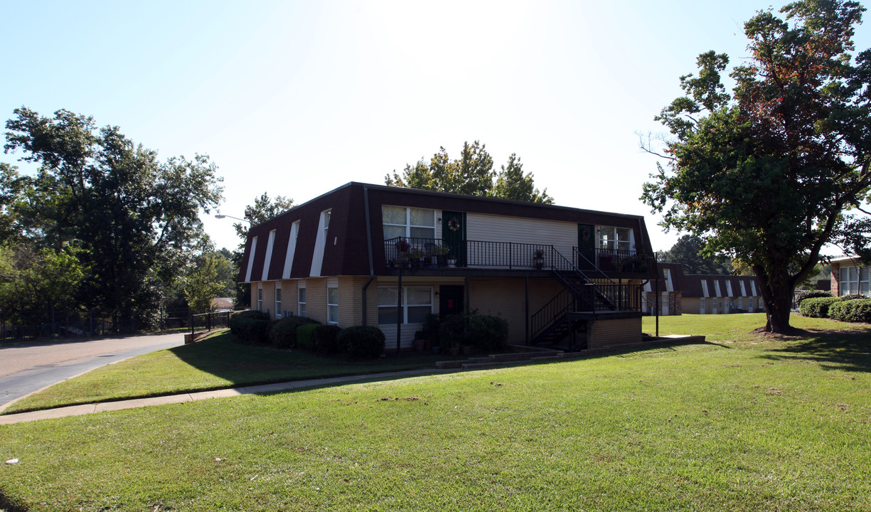 Park of Autumnwood in Jackson, MS - Building Photo