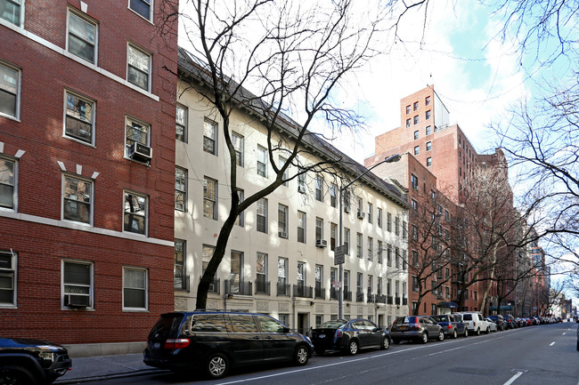 320-326 W 55th St in New York, NY - Building Photo - Building Photo