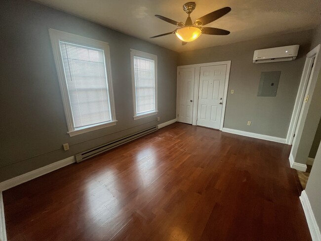 652 Adams Ave, Unit Apartment 3 in Huntington, WV - Foto de edificio - Building Photo
