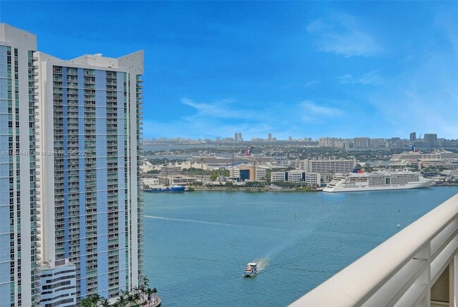 901 Brickell Key Blvd in Miami, FL - Building Photo - Building Photo