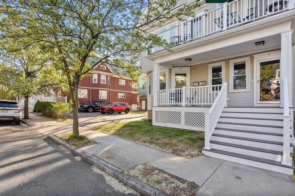 7 Stoughton St-Unit -1 in Medford, MA - Building Photo