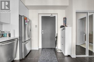 33 Shore Breeze Dr in Toronto, ON - Building Photo - Building Photo