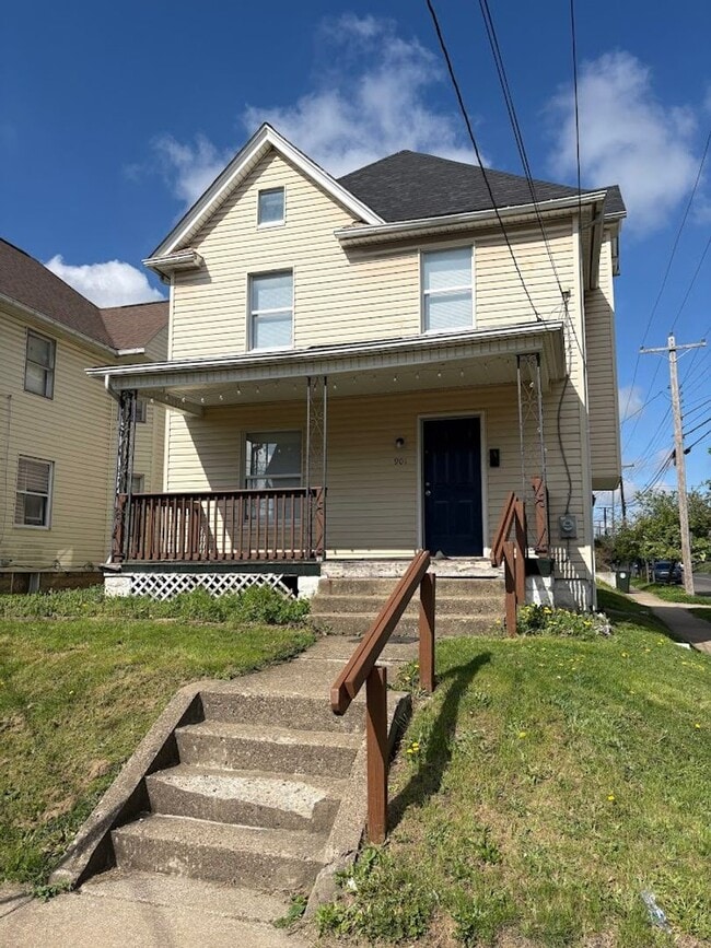property at 901 Clarendon Ave SW